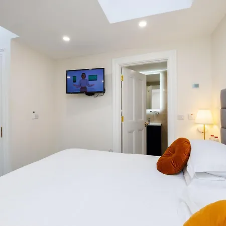 Sandbury Town House