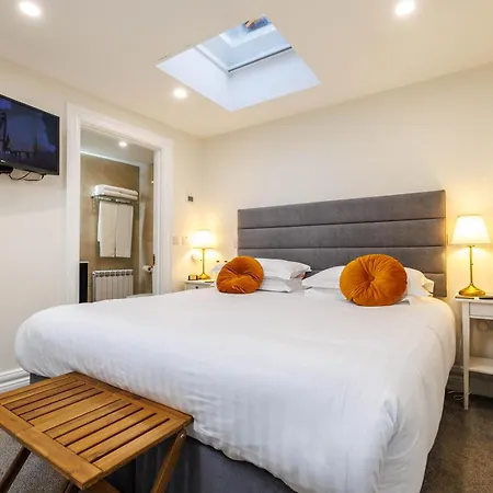 Sandbury Town House