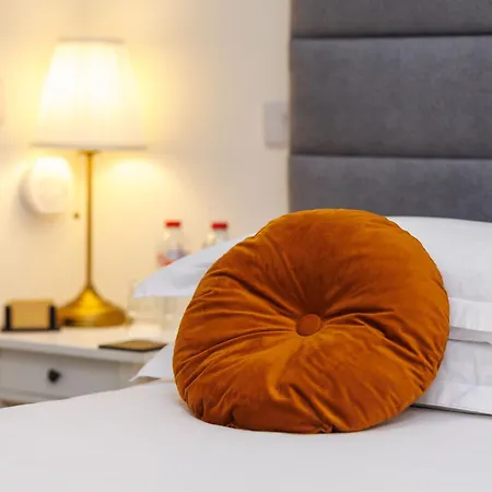 Sandbury Town House 3*