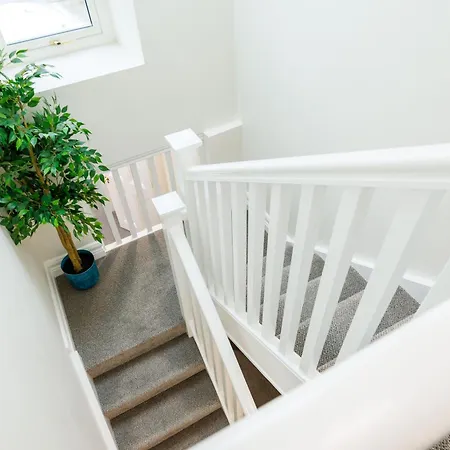 Sandbury Town House