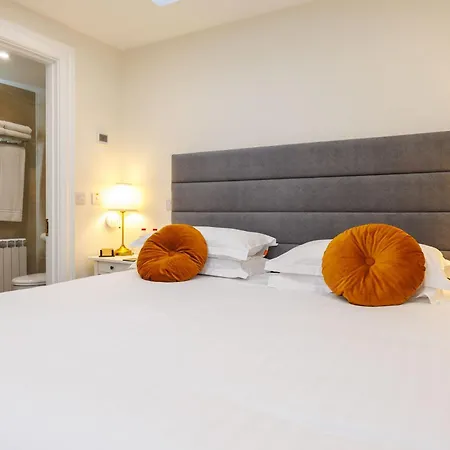 Sandbury Town House Bed & Breakfast *