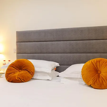 Sandbury Town House Bed & Breakfast *