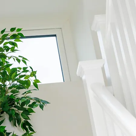 Sandbury Town House Bed & Breakfast *