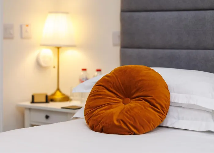 Sandbury Town House 3*