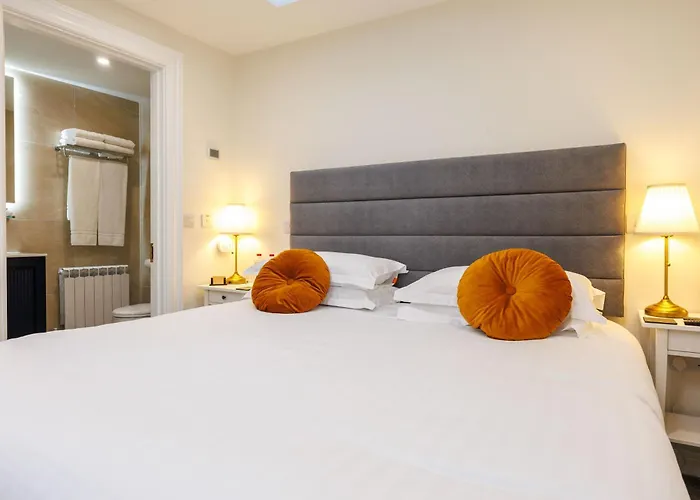 Sandbury Town House Bed & Breakfast 3*